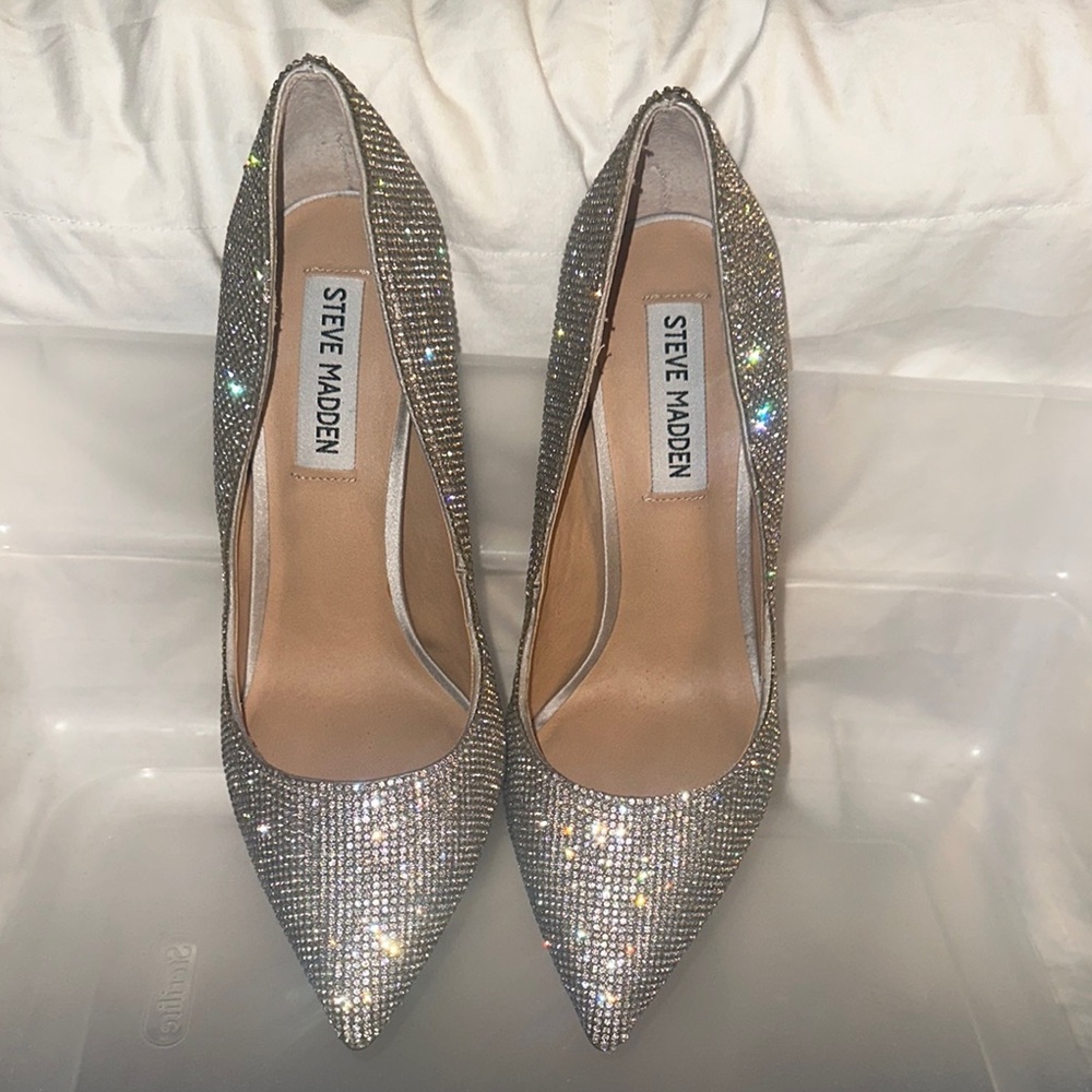 Elegant Silver Women's Heels - Picture 5 of 5